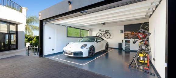 5 bedrooms Villa in La Quinta, Spain No. 4647 5