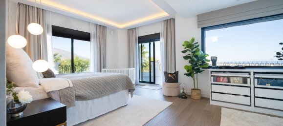 5 bedrooms Villa in La Quinta, Spain No. 4647 22