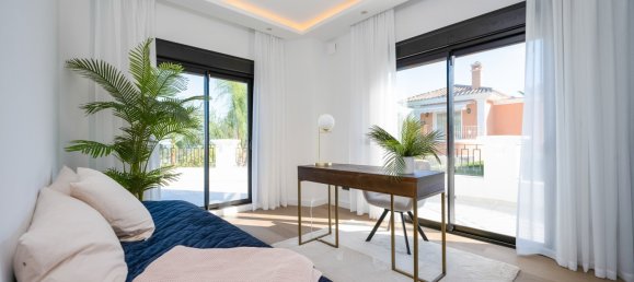 5 bedrooms Villa in La Quinta, Spain No. 4647 30