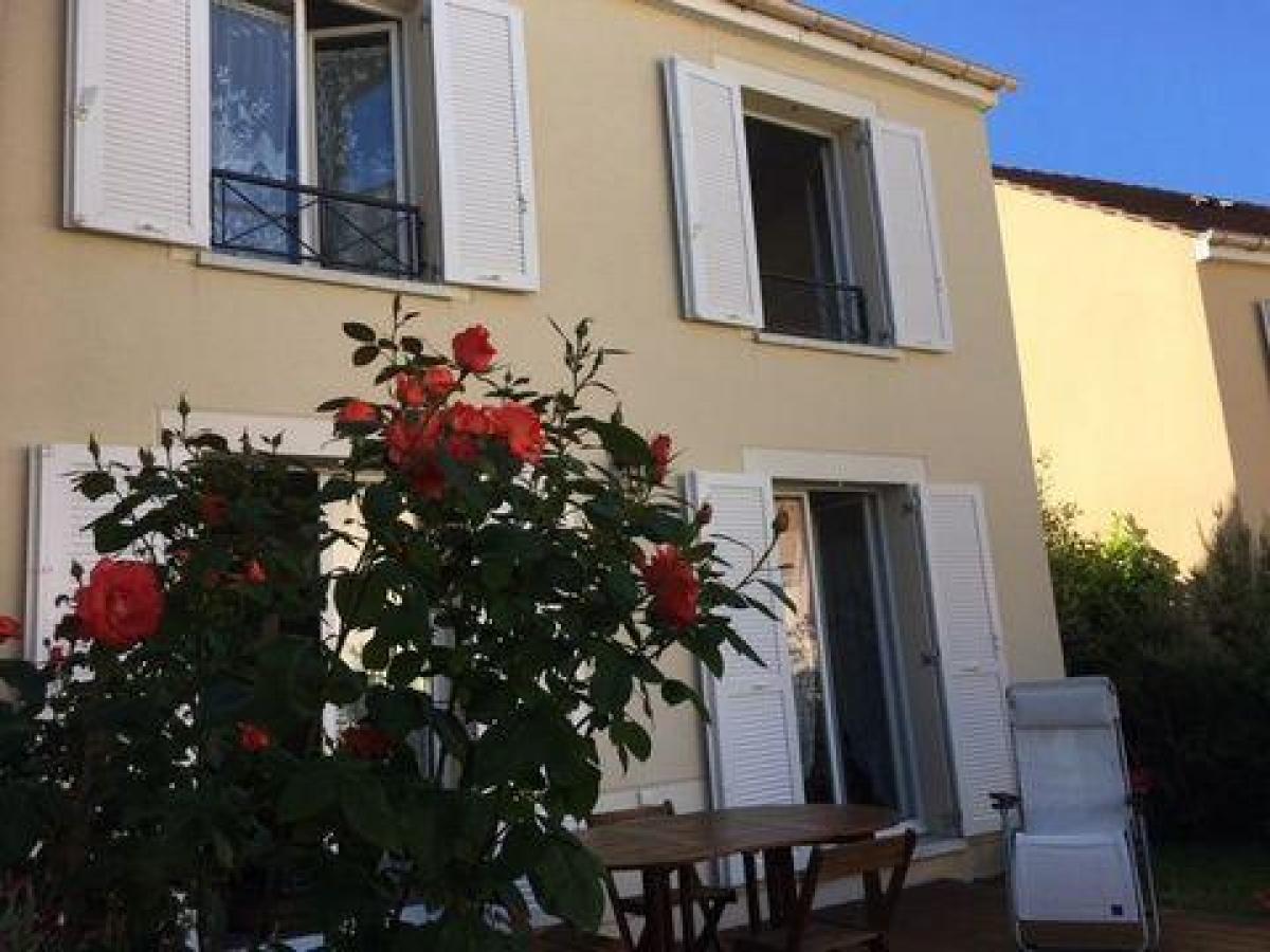 3 bedrooms House in Dourdan, France No. 10974