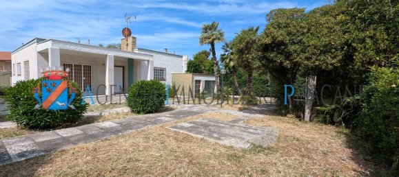 5 rooms Villa in Santa Marinella, Italy No. 138959 6