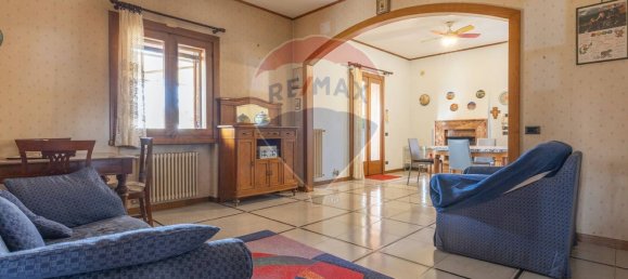 4 Schlafzimmer Villa in Varese, Italy, Nr. 236104 10