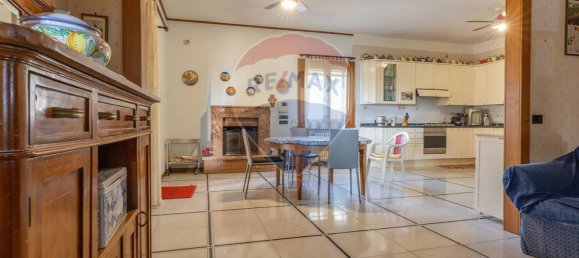4 Schlafzimmer Villa in Varese, Italy, Nr. 236104 11