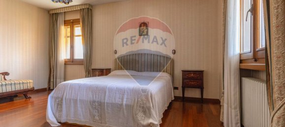 4 Schlafzimmer Villa in Varese, Italy, Nr. 236104 23