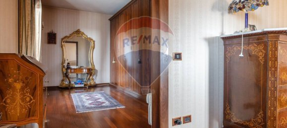 4 Schlafzimmer Villa in Varese, Italy, Nr. 236104 24
