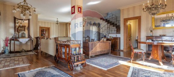 4 Schlafzimmer Villa in Varese, Italy, Nr. 236104 7