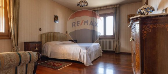 4 Schlafzimmer Villa in Varese, Italy, Nr. 236104 22