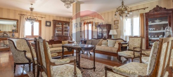 4 Schlafzimmer Villa in Varese, Italy, Nr. 236104 6