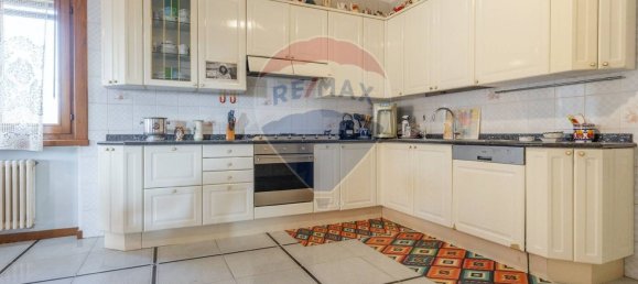 4 Schlafzimmer Villa in Varese, Italy, Nr. 236104 13