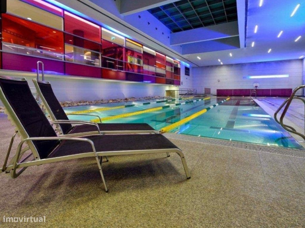 Коммерческая недвижимость 5136м² в Порту, Португалия № 50344