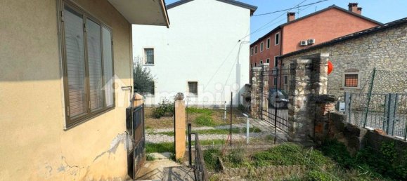 2 bedrooms House in Soave, Italy No. 322698 2