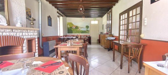 243m² Commercial property in Orcay, France No. 59096 4