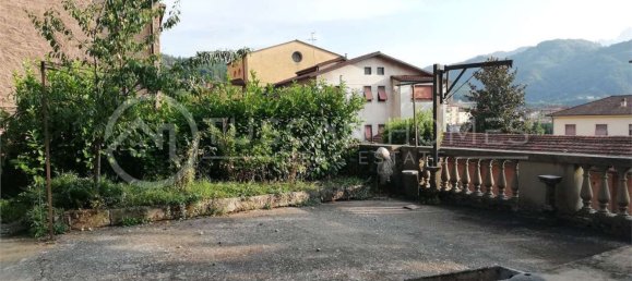 8 rooms Apartment in Castelnuovo di Garfagnana, Italy No. 119009 3