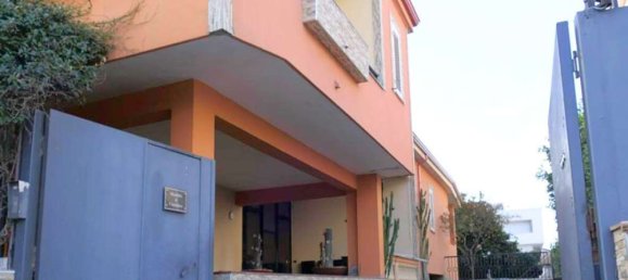 8 rooms Villa in Lusciano, Italy No. 64604 3