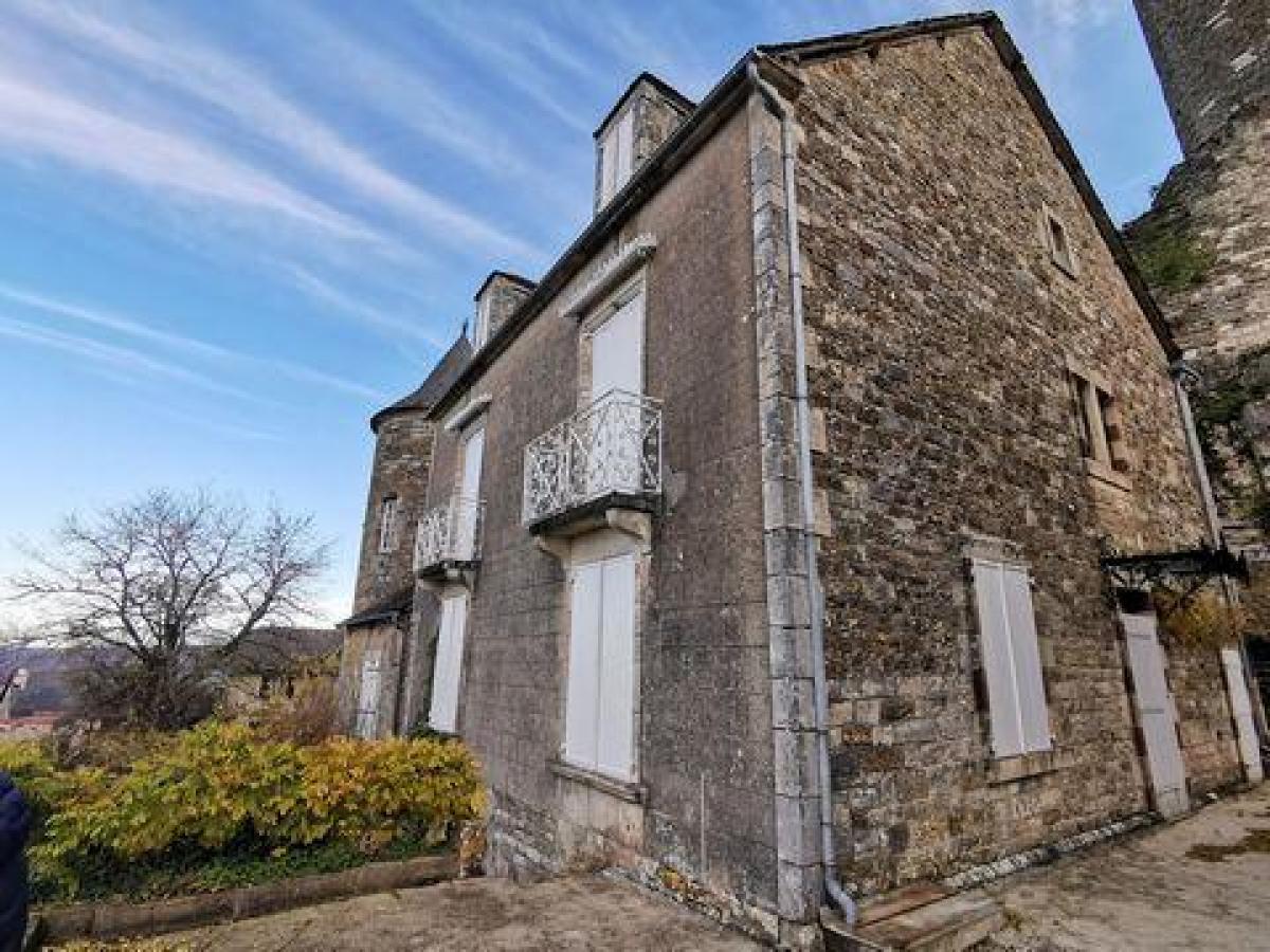 9 bedrooms House in Turenne, France No. 30031