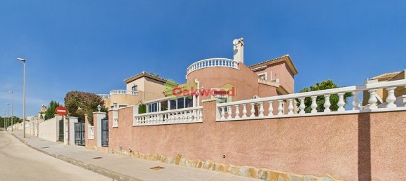 3 غرف نوم فيلا في Pinar De Campoverde, Spain رقم 188275 40