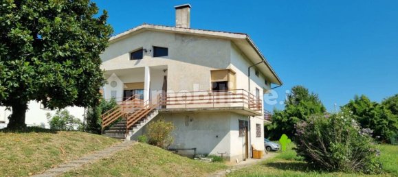 3 bedrooms Villa in Udine, Italy No. 108596 4
