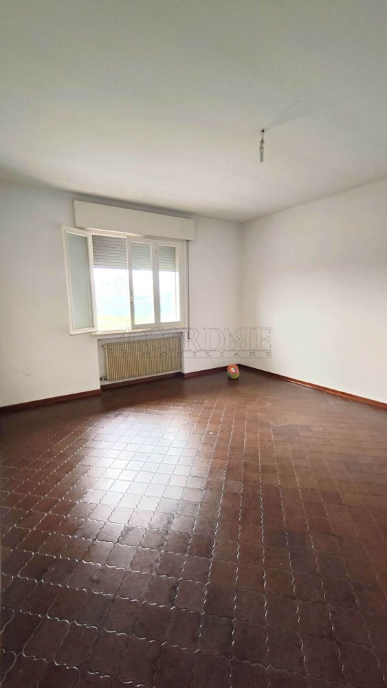 5 bedrooms Apartment in Villafranca Padovana, Italy No. 385102