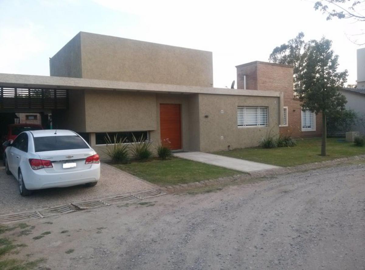 3 bedrooms House in Cordoba, Argentina No. 64056