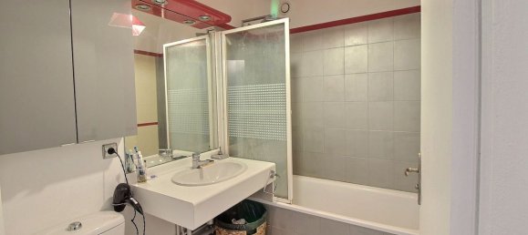 1 bedroom Apartment in Suresnes, France No. 182462 4