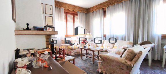 8 rooms House in Vittorio Veneto, Italy No. 2926 21