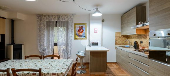 9 bedrooms Villa in Gubbio, Italy No. 48220 2