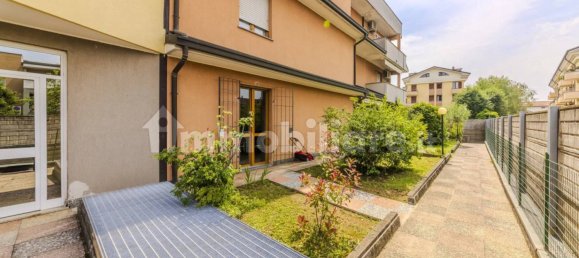 11m² Garage in Arese, Italy No. 362970 2