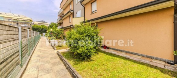 11m² Garage in Arese, Italy No. 362970 3