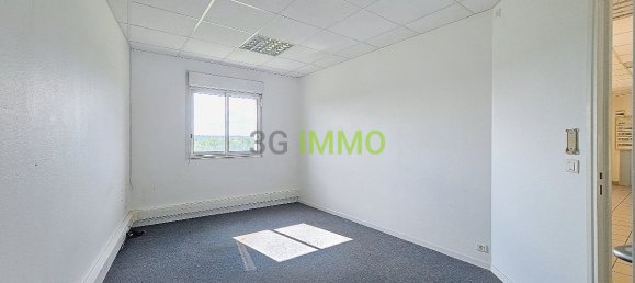 400m² Building in Abrest, France No. 204054 5