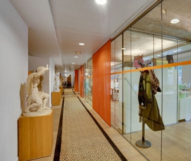 859m² Office in Paris, France No. 167802