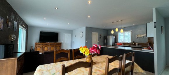 4 bedrooms House in Saint-Reverend, France No. 102993 2