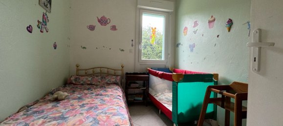 4 bedrooms House in Saint-Reverend, France No. 102993 16