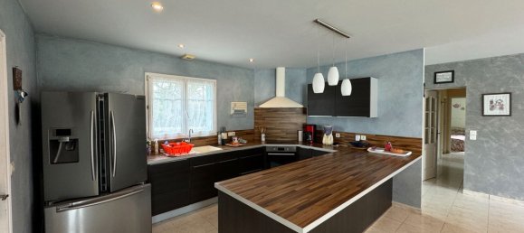 4 bedrooms House in Saint-Reverend, France No. 102993 4