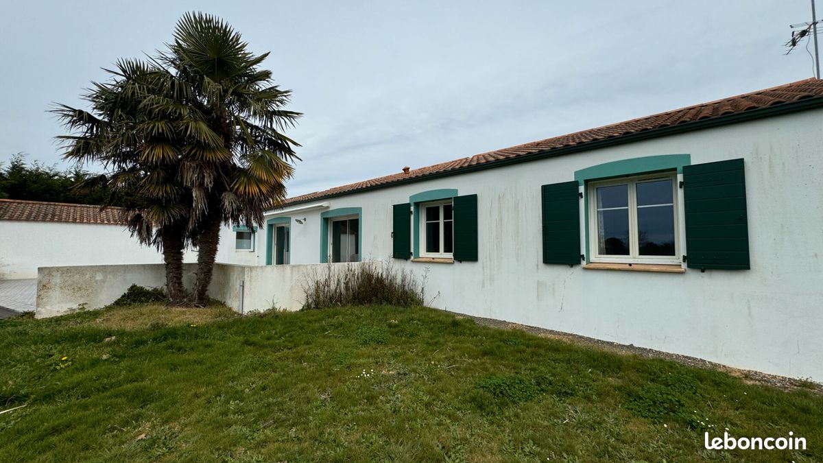 4 bedrooms House in Saint-Reverend, France No. 102993