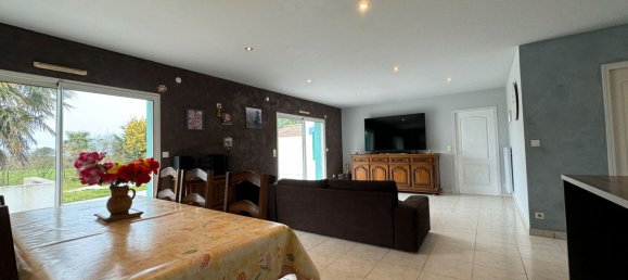 4 bedrooms House in Saint-Reverend, France No. 102993 3