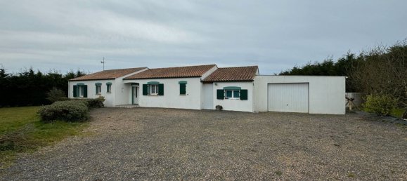 4 bedrooms House in Saint-Reverend, France No. 102993 11