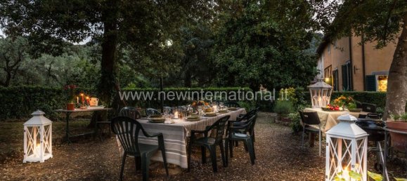 7 bedrooms Villa in Lucca, Italy No. 377440 5