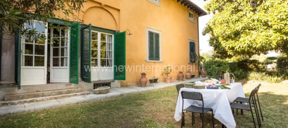 7 bedrooms Villa in Lucca, Italy No. 377440 3
