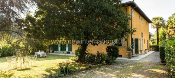 7 bedrooms Villa in Lucca, Italy No. 377440 2