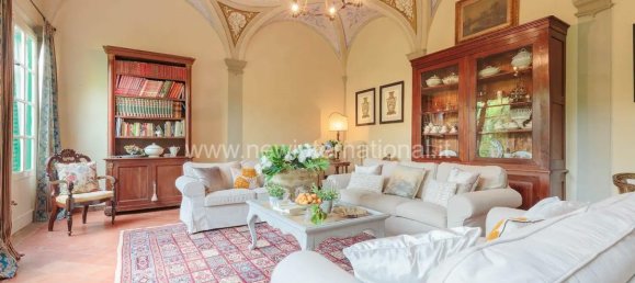 7 bedrooms Villa in Lucca, Italy No. 377440 12