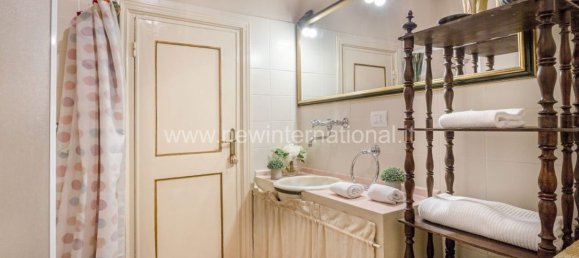 7 bedrooms Villa in Lucca, Italy No. 377440 26