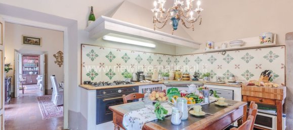 7 bedrooms Villa in Lucca, Italy No. 377440 13