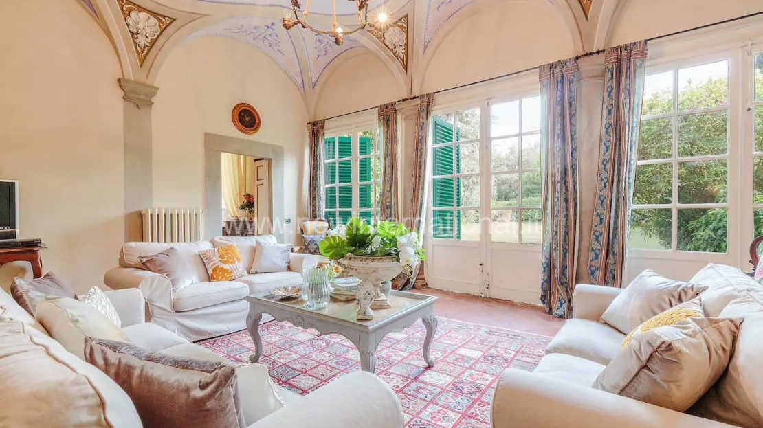 7 bedrooms Villa in Lucca, Italy No. 377440