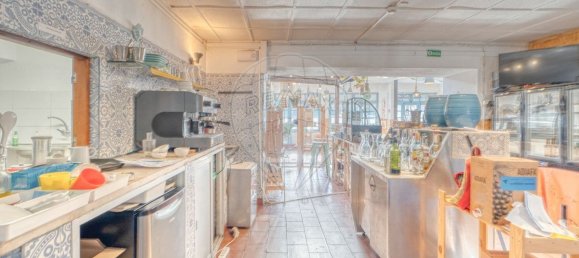 230m² Commercial property in Colares, Portugal No. 52937 16