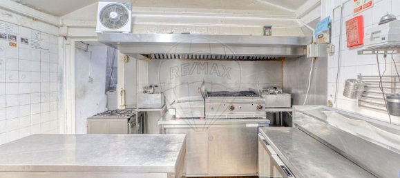 230m² Commercial property in Colares, Portugal No. 52937 21