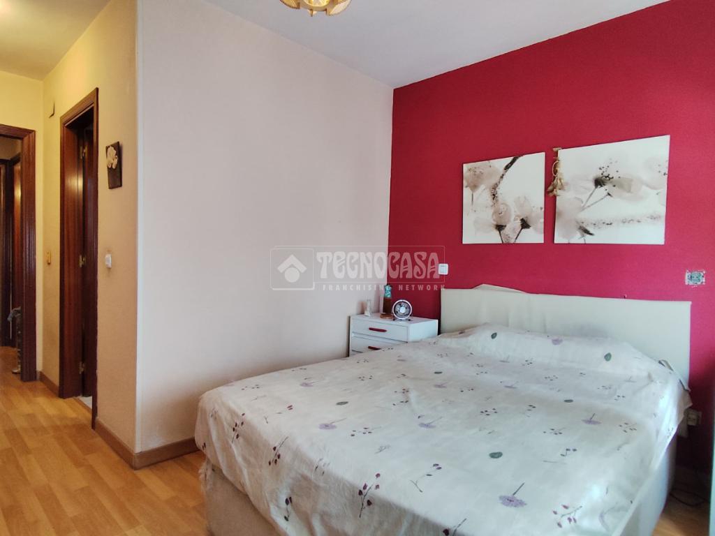 3 rooms Apartment in Madrid, Spain No. 163962