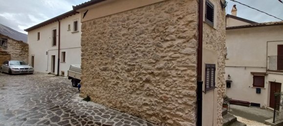 4 rooms House in Villa Santa Lucia degli Abruzzi, Italy No. 62919 2