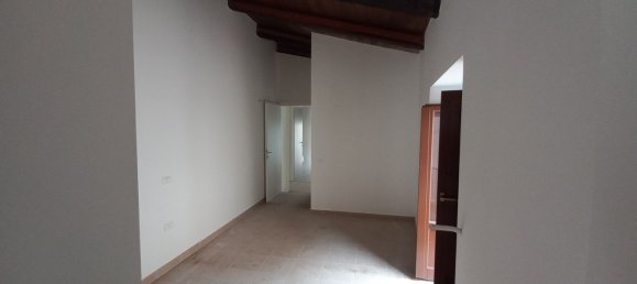 4 rooms House in Villa Santa Lucia degli Abruzzi, Italy No. 62919 22