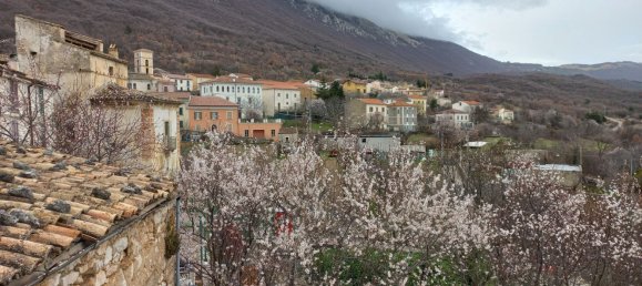 4 rooms House in Villa Santa Lucia degli Abruzzi, Italy No. 62919 28