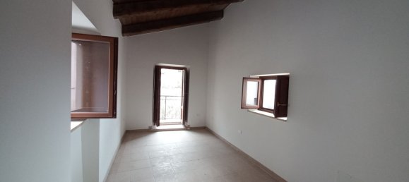 4 rooms House in Villa Santa Lucia degli Abruzzi, Italy No. 62919 23